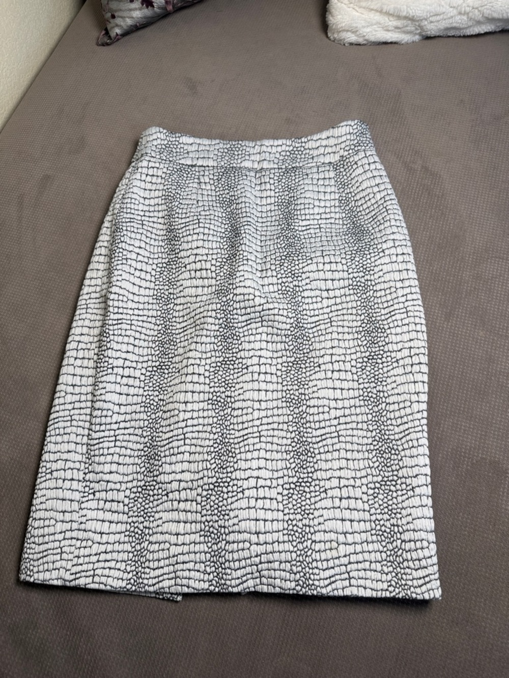 Calvin Klein Snake Print White and Black Patterned Pencil Skirt